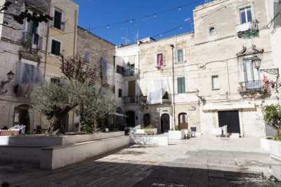Quelle poche e ''ricavate'' piazze di Bari: l� dove si racconta la storia della citt�
